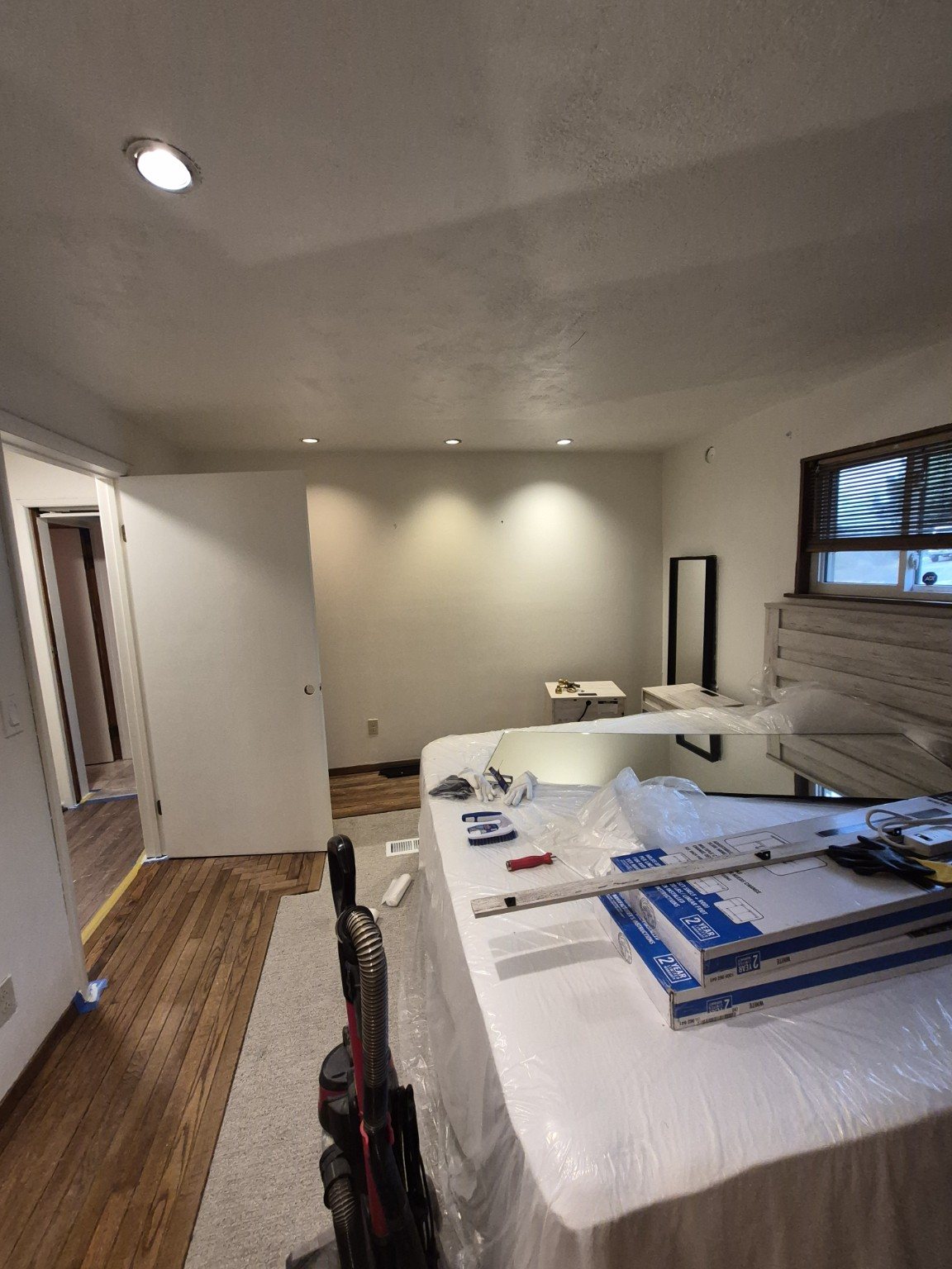 Bedroom wall and ceiling finish work